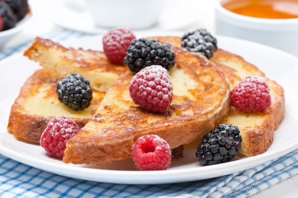 Vanilla French Toasts with Berries